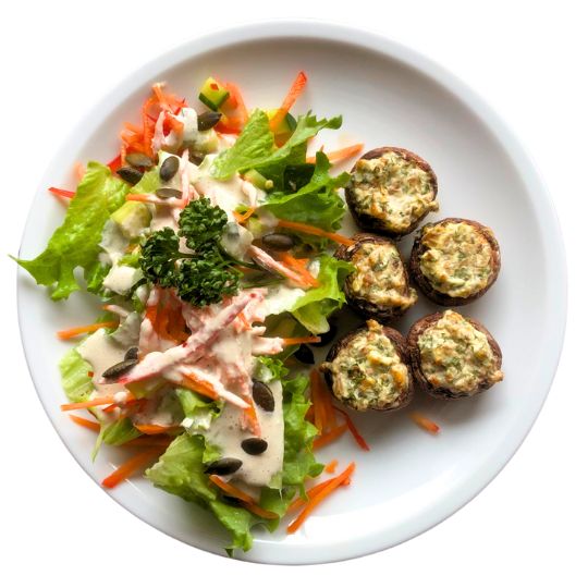 Gebackene Champignons gefüllt mit Frischkäse und Kräuter dazu  gemischter Salat
