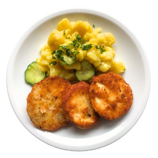 Panierte Sellerieschnitzel mit Kartoffel-Gurkensalat