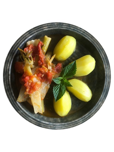 In frischer Tomatensoße gegarter Fenchel mit Salzkartoffeln (pikant) 