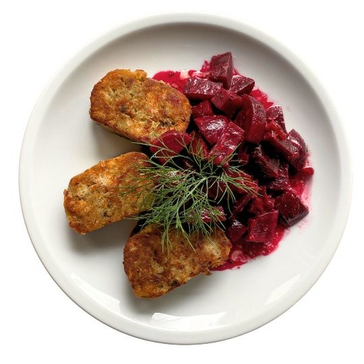 Serviettenknödel mit rote Bete-Meerrettichsoße